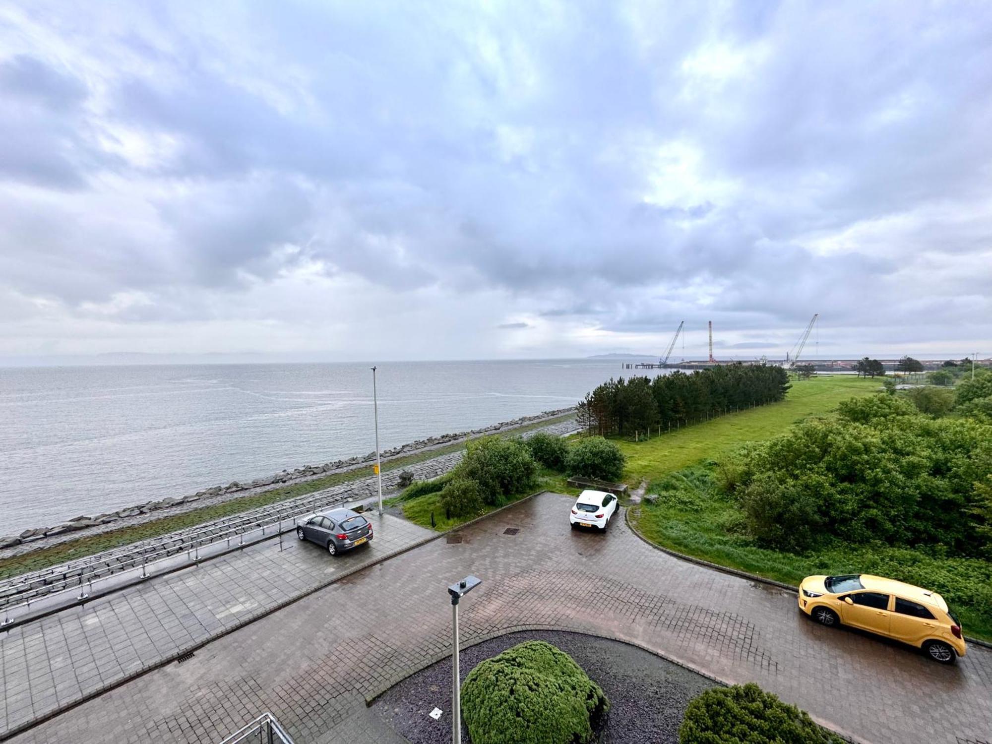 Ocean Park Apartments - Oceanfront - Free Parking And Fast Wifi 爱丁堡 外观 照片