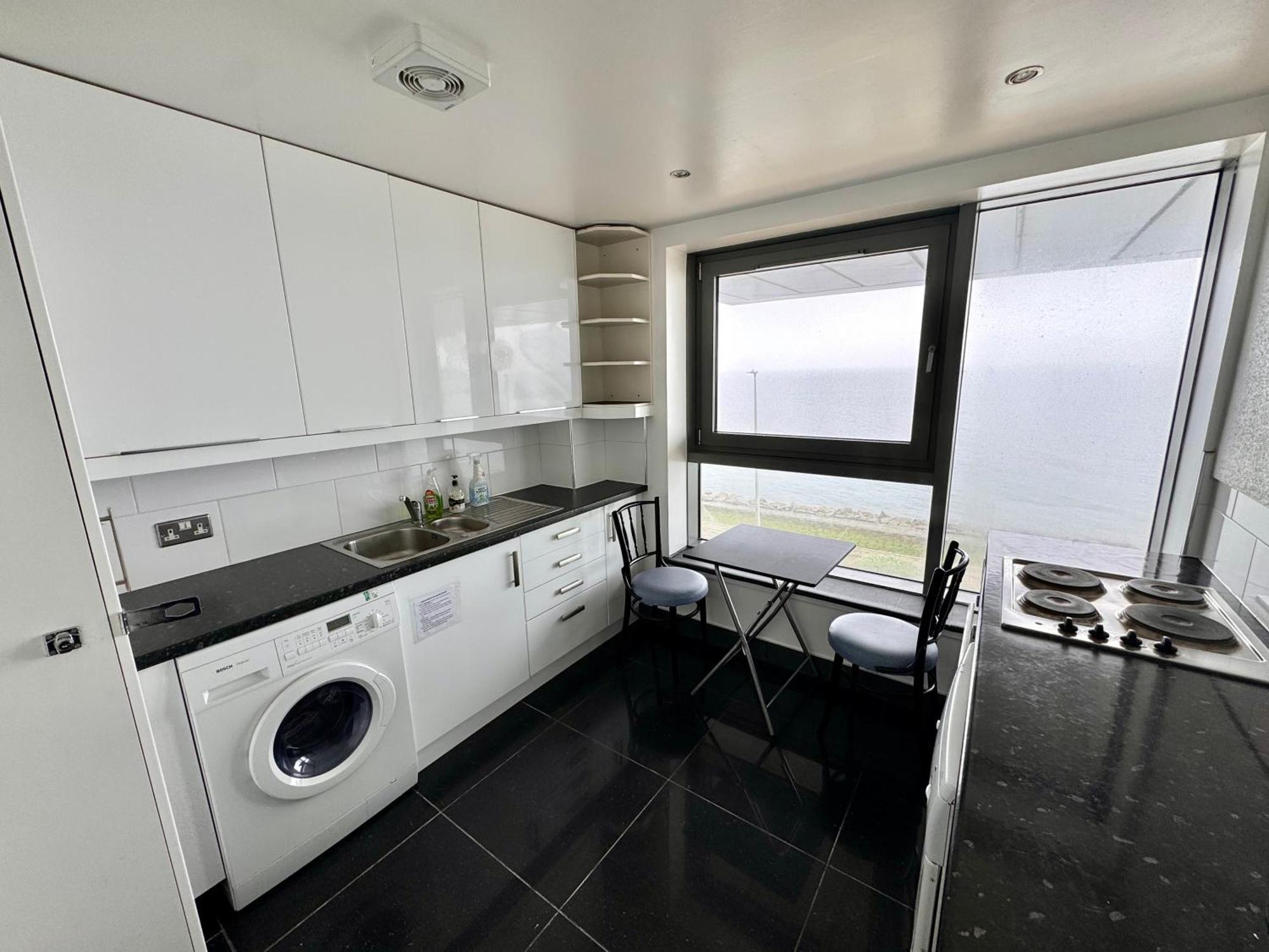 Ocean Park Apartments - Oceanfront - Free Parking And Fast Wifi 爱丁堡 外观 照片