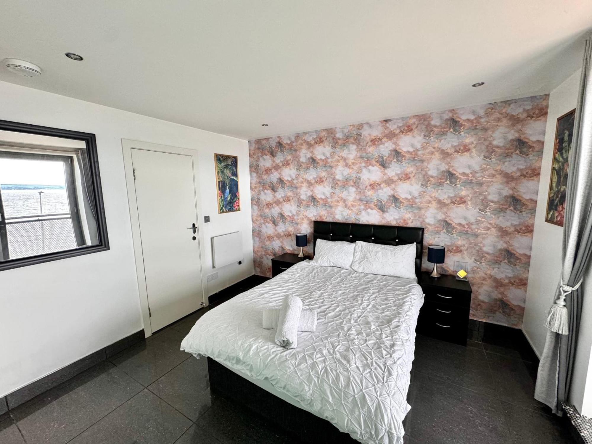 Ocean Park Apartments - Oceanfront - Free Parking And Fast Wifi 爱丁堡 外观 照片