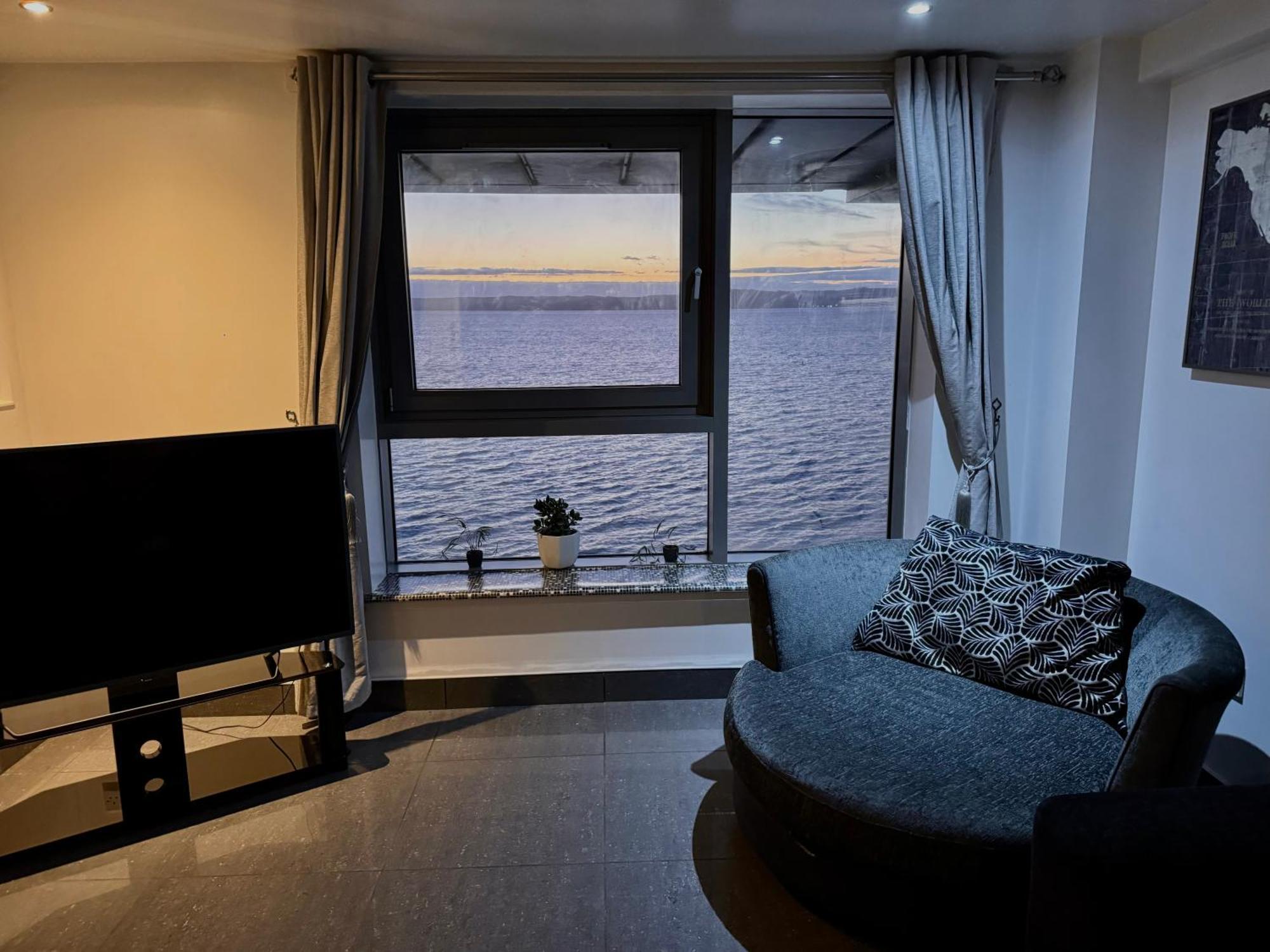 Ocean Park Apartments - Oceanfront - Free Parking And Fast Wifi 爱丁堡 外观 照片
