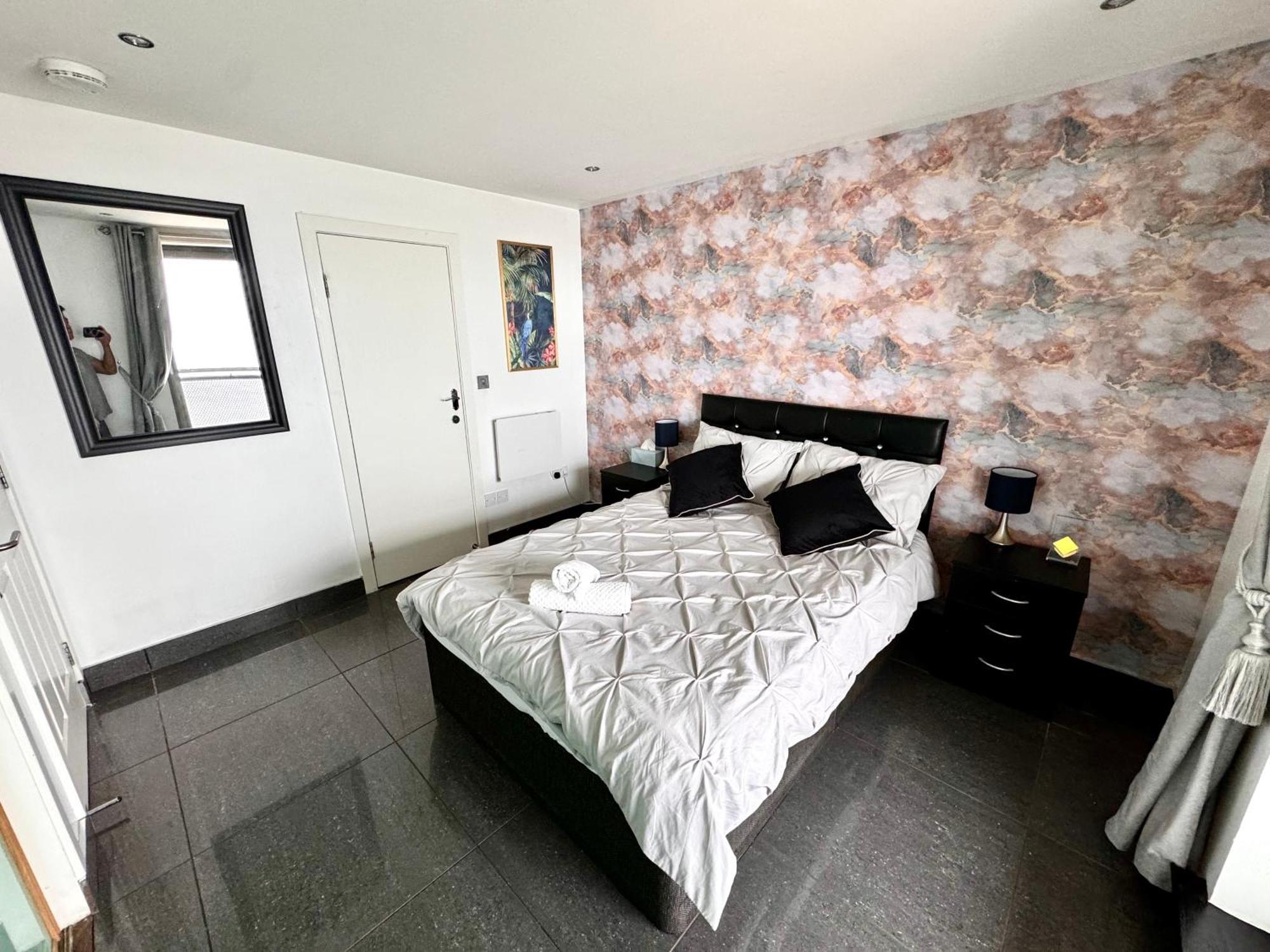 Ocean Park Apartments - Oceanfront - Free Parking And Fast Wifi 爱丁堡 外观 照片