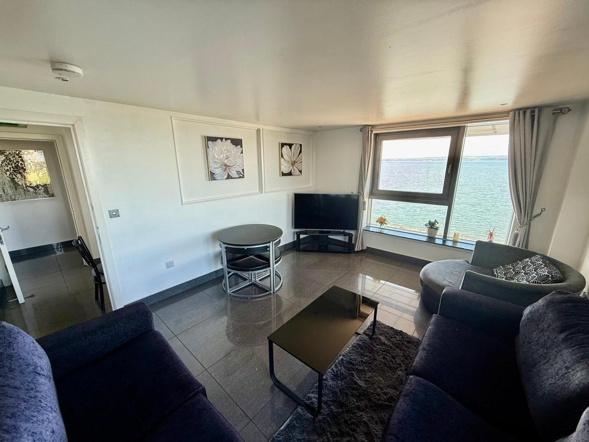 Ocean Park Apartments - Oceanfront - Free Parking And Fast Wifi 爱丁堡 外观 照片