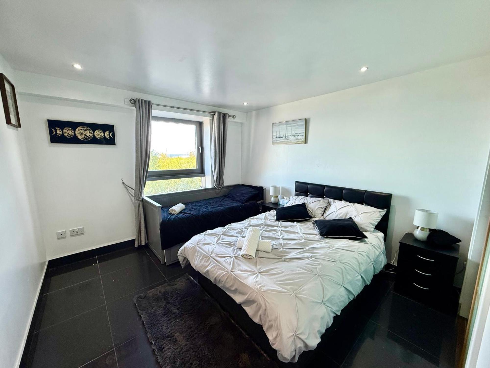 Ocean Park Apartments - Oceanfront - Free Parking And Fast Wifi 爱丁堡 外观 照片