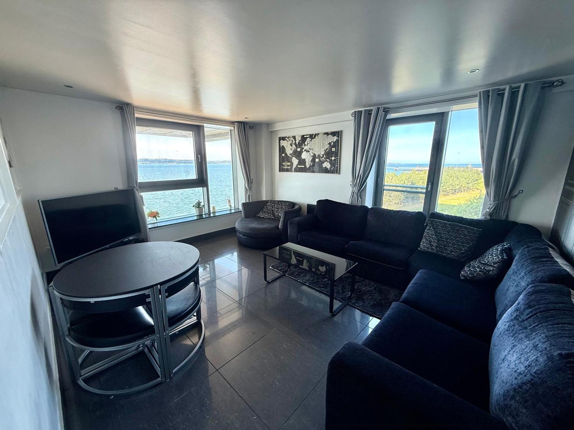 Ocean Park Apartments - Oceanfront - Free Parking And Fast Wifi 爱丁堡 外观 照片